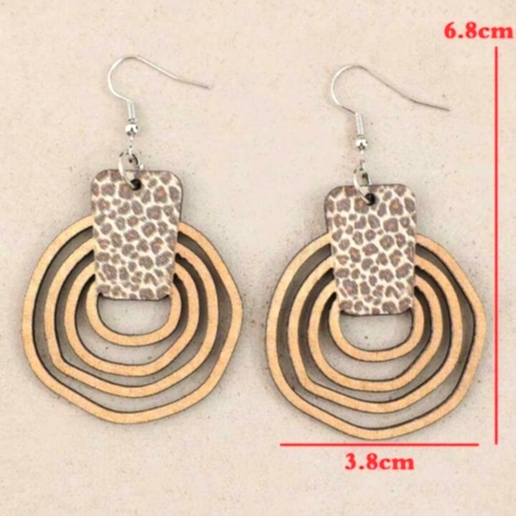 ‼️NEW IN‼️Leopard Print Wooden Hoo Earrings - Picture 2 of 5